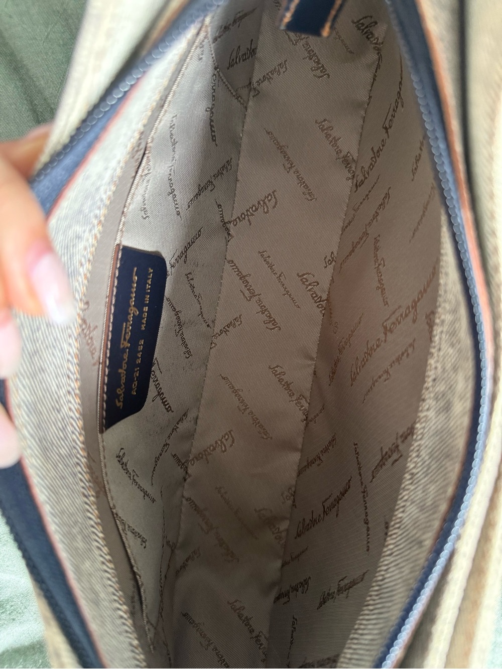 Salvatore Ferragamo Light Blue Beige and Navy Logo-Lined Shoulder Bag - Picture 7 of 7